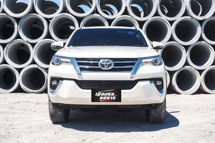Toyota Fortuner 2018 2.8 V 4WD Utility-car ดีเซล ไม่ติดแก๊ส เกียร์อัตโนมัติ ขาว รูปที่ 3