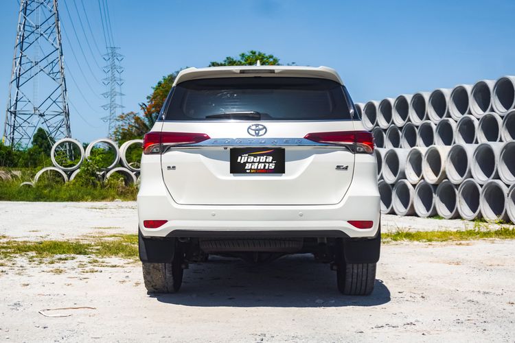 Toyota Fortuner 2018 2.8 V 4WD Utility-car ดีเซล ไม่ติดแก๊ส เกียร์อัตโนมัติ ขาว รูปที่ 4