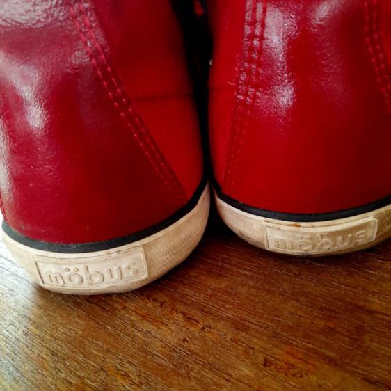 möbus
red suead chukka sneakers
🔵🔵🔵 รูปที่ 6