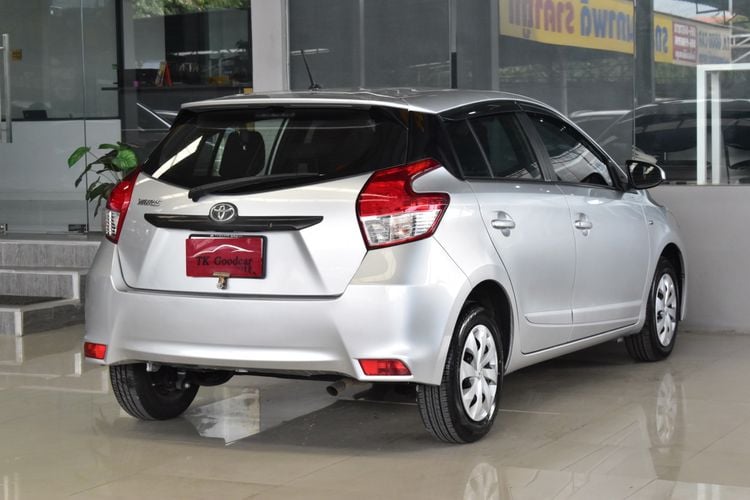 Toyota Yaris 2017 1.5 J Sedan เบนซิน ไม่ติดแก๊ส เกียร์อัตโนมัติ บรอนซ์เงิน รูปที่ 2