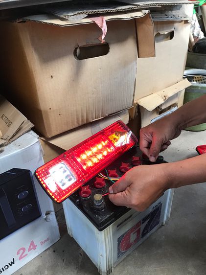 ไฟท้าย ซ้าย ขวา  รวมไฟเบรคกลาง รถกระบะเล็กซ้ายและขวา รูปที่ 3