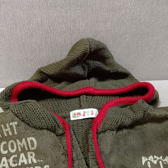 เสื้อกันหนาวมีฮู้ดขนนุ่มไหมพรมเด็ก size 14 อายุ 6 - 8 ขวบ มือสองสภาพดีเหมือนใหม่  ส่งฟรีค่ะ รูปที่ 3