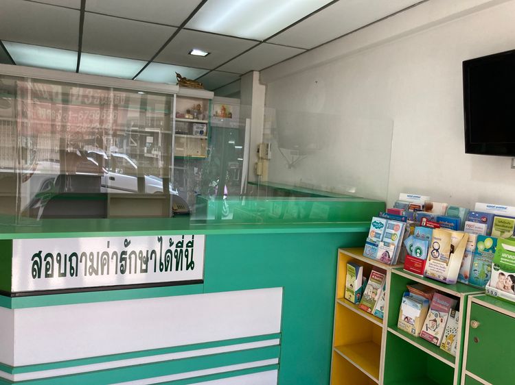 ไม่ใช่ 🏢 เซ้ง หรือ ให้เช่าตึก 3 ชั้นครึ่ง (คลินิกคุณหมอพร้อมเฟอร์) ใจกลางพิษณุโลก รูปที่ 2