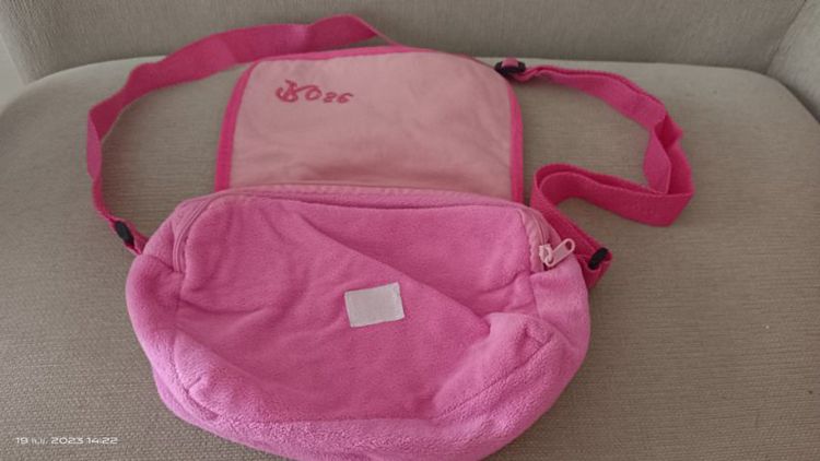 กระเป๋าสะพายผ้าเด็กขนนุ่มนิ่มสีชมพูตะมุตะมิ Rose มือสองสภาพดีเหมือนใหม่ ขายถูกๆค่ะ รูปที่ 4