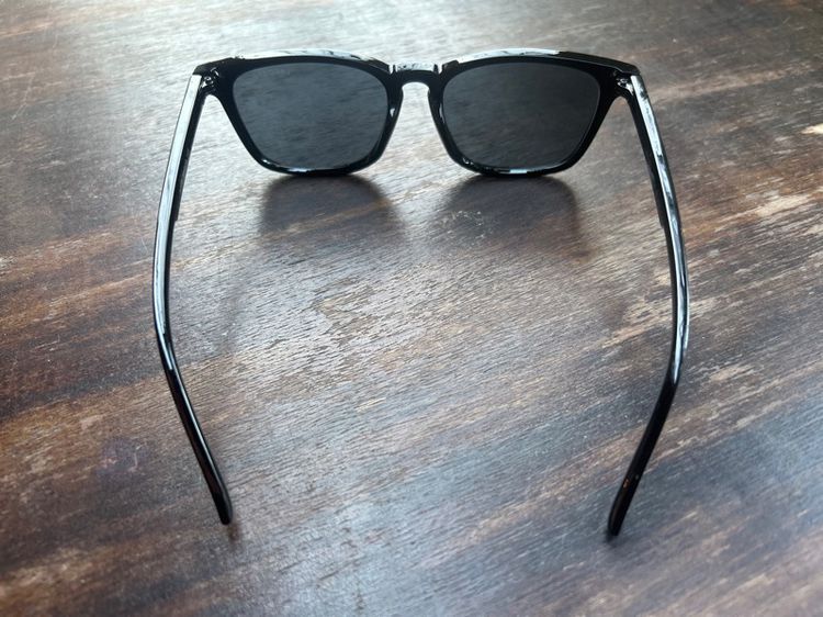 Lacoste black sunglasses. รูปที่ 6