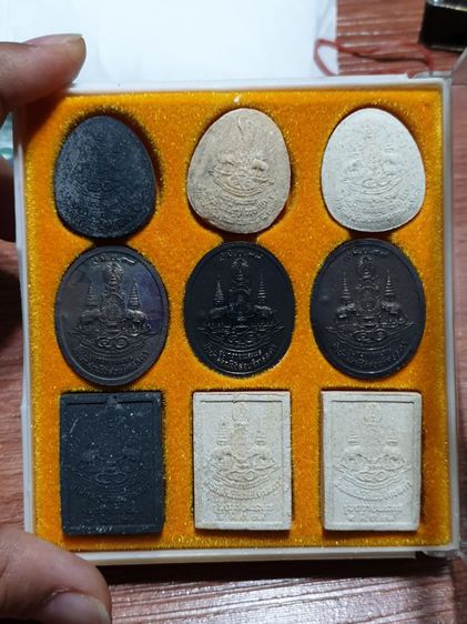 ชุดพระ หลวงปู่เหรียญ รุ่นถวายพระพรสำนักสงฆ์สวนจิตรลดา ปี 39 สภาพสวย สมบูรณ์ รูปที่ 2