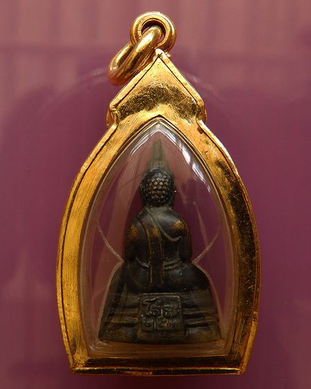 กริ่งหลวงพ่อโสธร พ.ศ. 2500 เนื้อทองเหลืองรมดำ เลี่ยมทองยกซุ้ม รูปที่ 2