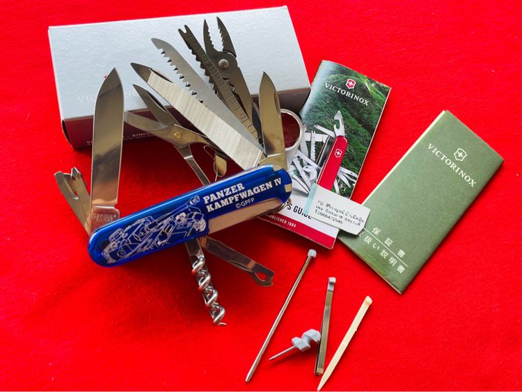 Victorinox Swiss Army Swiss Champ Limited Edition Silvertech Pocket Knife รูปที่ 2