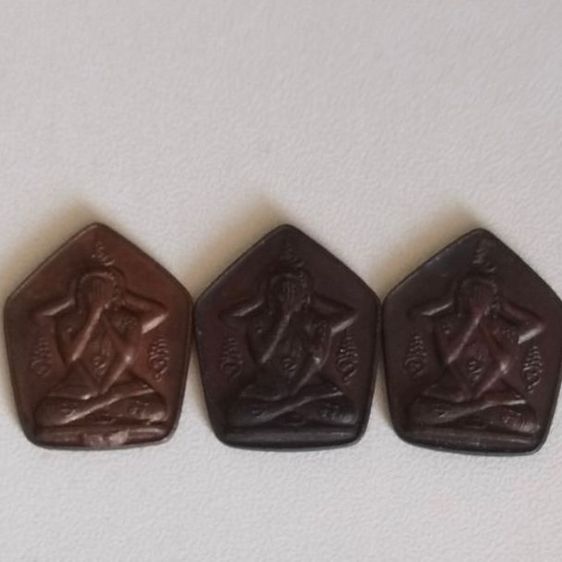 พระปิดตาห้าเหลี่ยมหลวงพ่อทองดำวัดถ้ำตะเพียนทองรุ่นแรกปี๒๑คู่ละ1000บาท รูปที่ 13