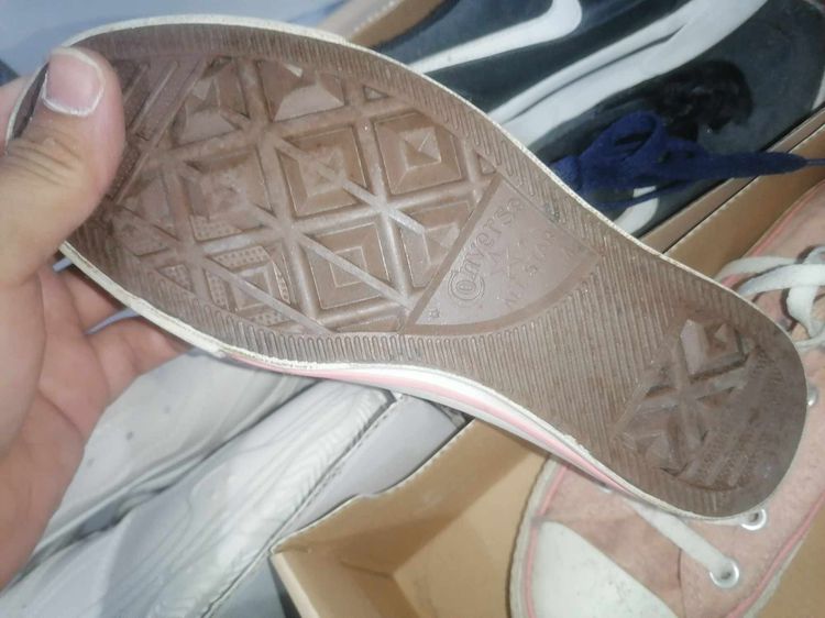 ขายรองเท้า converse แท้ซื้อที่อิมพีเรียลสำโรง สีชมพูสภาพเก่าเก็บ ซํกใหม่เอี่ยมล้านเปอรืเซนเพราะใส่ไม่ถึง5 ครั้ง เบอร์ 36.5 รูปที่ 5