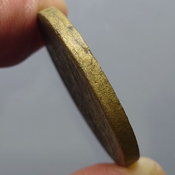 เหรียญ สีก ทองเหลือง พระมงกุฏ-พระแสงจักร (แบบหนา) รัชกาลที่4 พ.ศ.2408 รูปที่ 5