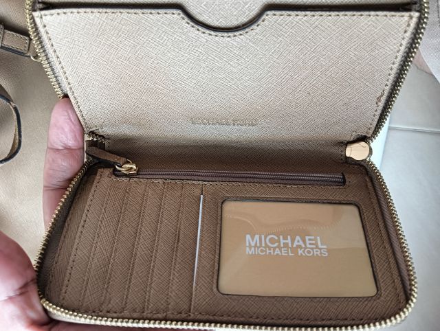 ชุดกระเป๋า Michael kors ชุด2ใบ พร้อมกระเป๋าสตางค์ สภาพสวย  รูปที่ 3