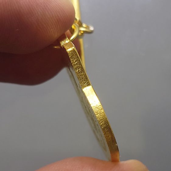 เหรียญอนุสรณ์มหาราช 3 รอบ รัชกาลที่ 9 เนื้ออัลปาก้ากะไหล่ทอง โคท สว ซ้าย พร้อมตุ้งติ้ง ไม่ผ่านใช้ ปี2506 สภาพสวย รูปที่ 7