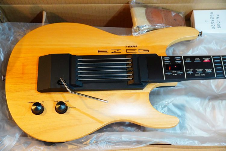 (1) เหมือนใหม่กล่องครบ YAMAHA EZ-EG Digital Guitar กีต้าร์ดิจิตอล คอร์ดเป็นปุ่มทัชมีไฟ เสียงดีเล่นเวทีได้ ไม่เหมือนใคร มีจังหวะฝึกหัดในตัว ม รูปที่ 5
