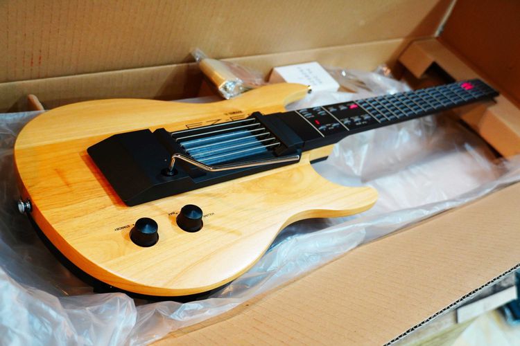 (1) เหมือนใหม่กล่องครบ YAMAHA EZ-EG Digital Guitar กีต้าร์ดิจิตอล คอร์ดเป็นปุ่มทัชมีไฟ เสียงดีเล่นเวทีได้ ไม่เหมือนใคร มีจังหวะฝึกหัดในตัว ม