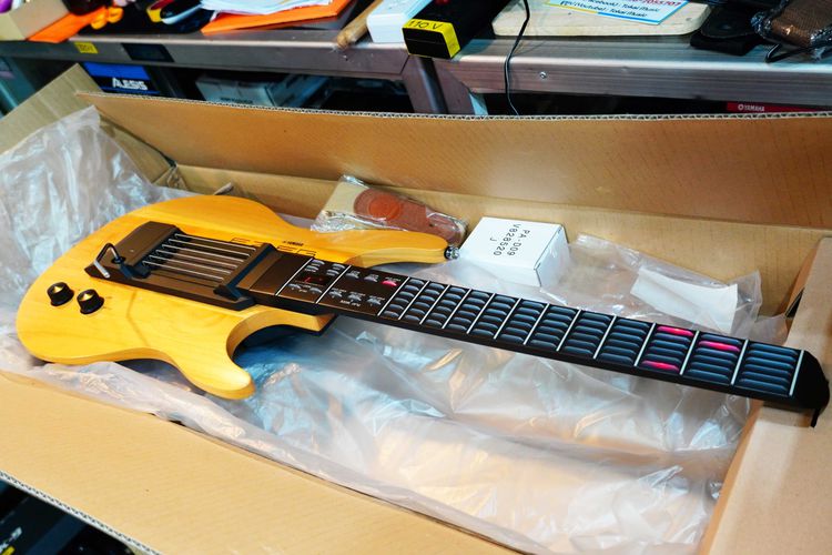 (1) เหมือนใหม่กล่องครบ YAMAHA EZ-EG Digital Guitar กีต้าร์ดิจิตอล คอร์ดเป็นปุ่มทัชมีไฟ เสียงดีเล่นเวทีได้ ไม่เหมือนใคร มีจังหวะฝึกหัดในตัว ม รูปที่ 6