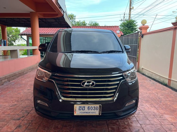 Hyundai H-1  2019 2.5 Deluxe Van ดีเซล เกียร์อัตโนมัติ น้ำตาล