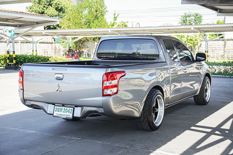 Mitsubishi Triton 2018 2.5 GLX Pickup ดีเซล ไม่ติดแก๊ส เกียร์ธรรมดา เทา รูปที่ 3