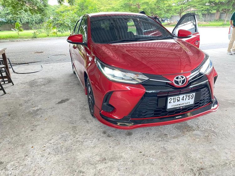รถ Toyota Yaris 1.2 Sport Premium สี แดง