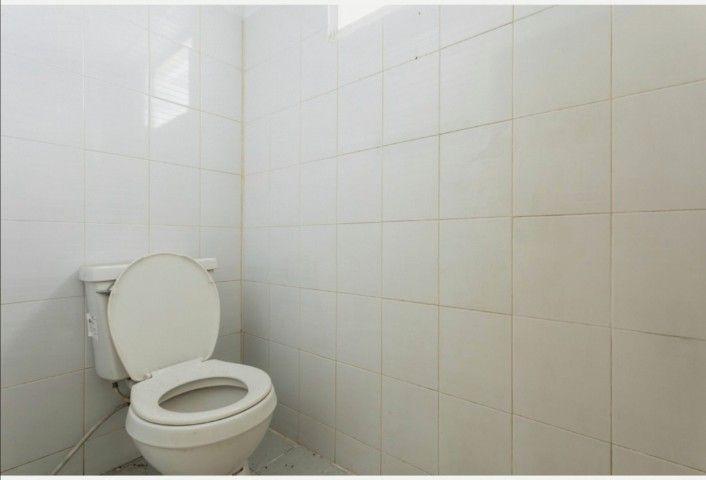 ห้องเช่า​ ห้องกว้าง​ ลมโกรก​เย็นสบาย​ ไม่มี​ตึก​อื่น​บัง​ มี​ระเบียง​ ห้องน้ำ​ใน​ตัว​ อยู่​ซอย​ลิขิต​7​แยก​8​สั้น​ สุด​ซอย​  รูปที่ 4