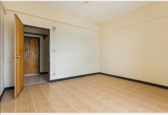 ห้องเช่า​ ห้องกว้าง​ ลมโกรก​เย็นสบาย​ ไม่มี​ตึก​อื่น​บัง​ มี​ระเบียง​ ห้องน้ำ​ใน​ตัว​ อยู่​ซอย​ลิขิต​7​แยก​8​สั้น​ สุด​ซอย​  รูปที่ 3