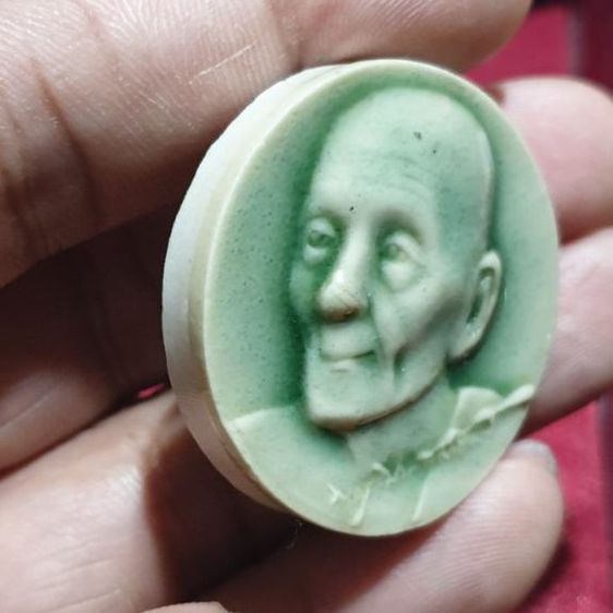 พระรูปเหมือนหลวงพ่อกาน วัดราชายตนบรรพต(วัดเขาต้นเกด) ครบรอบ 50 ปี ปี 50 หัวหิน ประจวบคีรีขันธ์ เนื้อกระเบื้องเคลือบ เขียว สภาพสวยหายาก รูปที่ 4