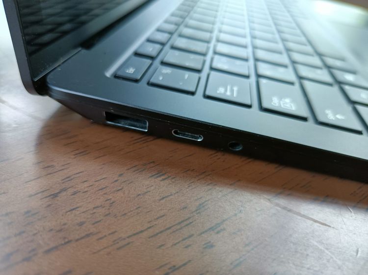 Microsoft Surface Laptop 3 Corei5 RAM8GB SSD256GB จอ13.5" ทัชสกรีน บอดี้มีรอยใช้งานพอสมควร รูปที่ 7