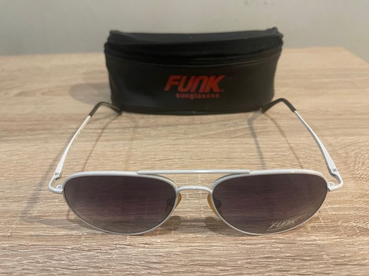 FUNK Vintage Sunglasses แว่นกันแดดวินเทจ Funk  กล่องครบ กรอบแว่นสีขาวหายาก ของใหม่ เก่าเก็บ รูปที่ 2