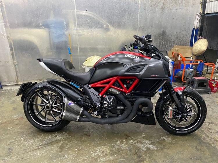 Ducati diavel 1200 y2015