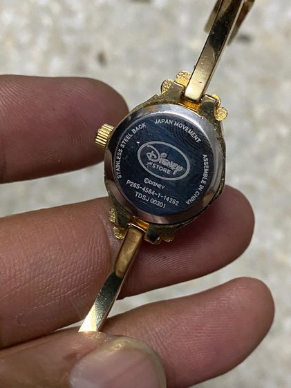 นาฬิกายี่ห้อ Disney  rapencel แท้มือสอง กำไลทอง รอบข้อมือ 6 นิ้ว ครึ่ง 400฿ รูปที่ 2