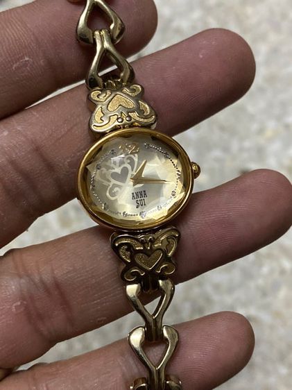 นาฬิกายี่ห้อ ANNA SUI  ควอทซ์ เลดี้ แท้มือสอง ทองสวย  สายยาว 15.5 เซนติเมตร 950฿ รูปที่ 1