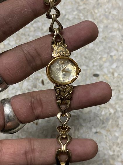 นาฬิกายี่ห้อ ANNA SUI  ควอทซ์ เลดี้ แท้มือสอง ทองสวย  สายยาว 15.5 เซนติเมตร 950฿ รูปที่ 4