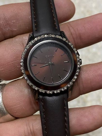 เงิน นาฬิกายี่ห้อ DKNY ของแท้มือสอง  หน้าน้ำตาลสวย สายหนังเปลี่ยนใหม่ 800฿