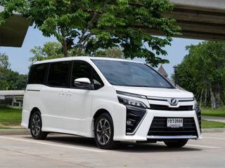Toyota Voxy 2.0 ZS ปี  2021