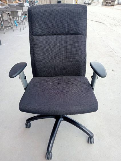 เก้าอี้สำนักงาน ผ้าหุ้มเบาะ ดำ ก็มีสำนักงานโมเดอร์ฟอร์มปรับ 3 แบบเอนหลังพักแขนปรับขึ้นลงได้ ราคาเพียงตัวละ 2500 บาทสภาพใหม่มาก