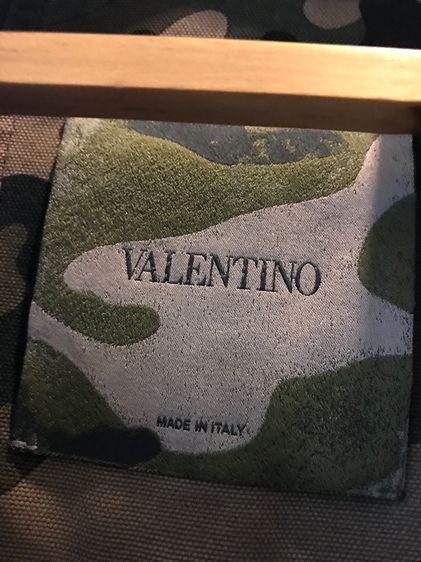 เสื้อแจ็คเก็ตลายทหาร ยี่ห้อ Valentino รูปที่ 3
