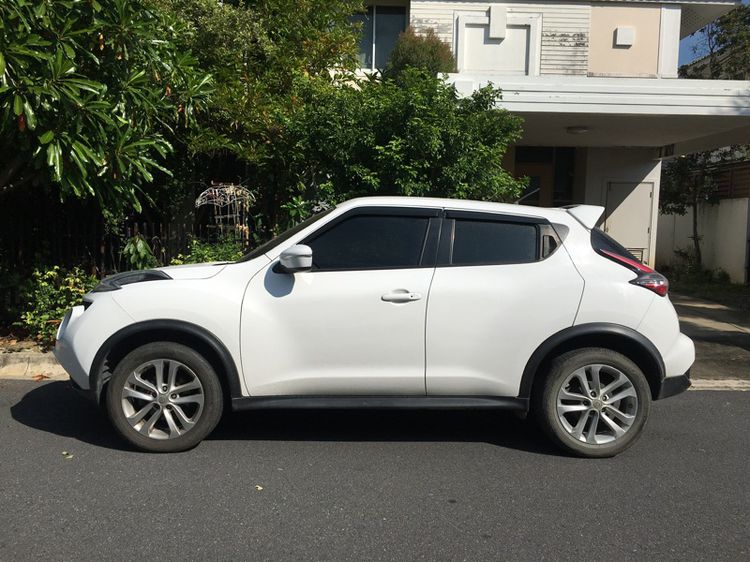 Nissan Juke 2016 1.6 V Utility-car เบนซิน เกียร์อัตโนมัติ ขาว รูปที่ 2