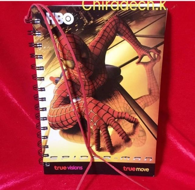 สมุดบันทึก SPIDERMAN สินค้ามี 2 แบบ แบบที่.1 SPIDERMAN Marvel
แบบที่.2 SPIDERMAN จาก HBO (ราคาต่อ 1 แบบ) รูปที่ 4