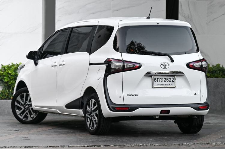 Toyota Sienta 2017 1.5 V Utility-car เบนซิน เกียร์อัตโนมัติ ขาว รูปที่ 3