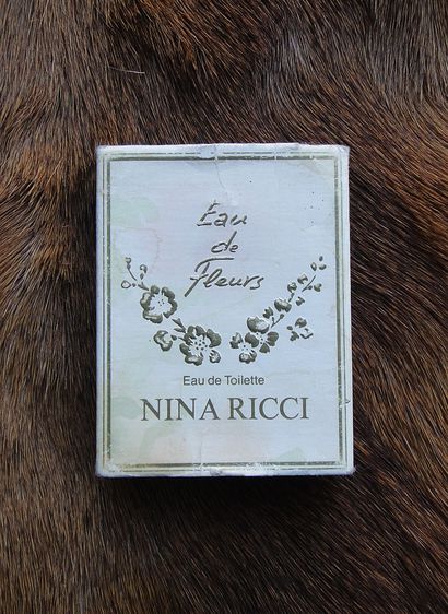 น้ำหอม Nina Ricci Fleurs Eau de Fleurs Eau de Toilette 6 ml. สินค้านำเข้าจากญี่ปุ่น ของแท้ รูปที่ 3