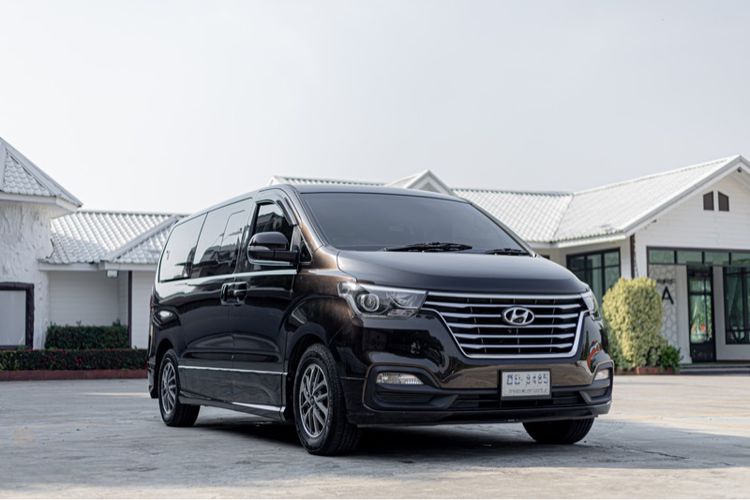 Hyundai H-1  2019 2.5 Deluxe Van ดีเซล ไม่ติดแก๊ส เกียร์อัตโนมัติ น้ำตาล รูปที่ 2
