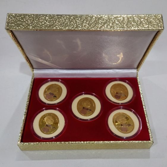 เหรียญพระพุทธปัญจภาคี หลัง รัชกาลที่9 เนื้อทองแดง สามกษัตริย์ พิมพ์ใหญ่ พ.ศ.2539 พร้อมกล่องสีทอง ครบชุด