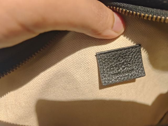 Gucci print leather belt bag  กระเป๋าสะพายคาดอกตัวยอดฮิตมากๆ มือหนึ่งอยู่ที่ 45,000 บาื รูปที่ 5
