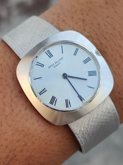 Patek Philippe Ref. 3543 Gent's White Gold Wristwatch, circa 1970's Satin Silver, Black Roman Chapters Dial 