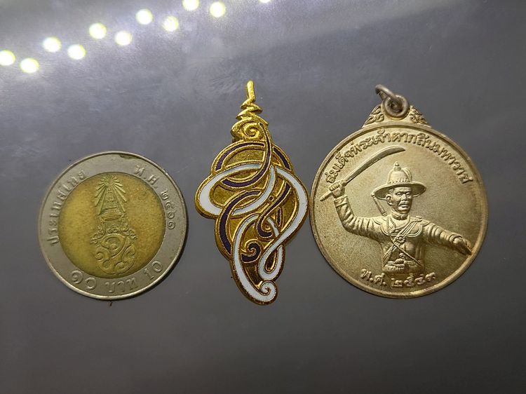 ชุดเหรียญเงินและเข็มกลัด พระนามย่อ พระองค์เจ้าโสมสวรีฯ ที่ระลึกสร้างอนุสาวรีย์พระเจ้าตาก หน่วยสงครามพิเศษทางเรือ (หน่วยซีล) สร้าง ปี2543 พร้ รูปที่ 8