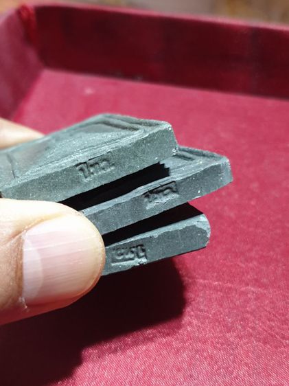 พระสมเด็จ หูบายศรี หลังรูปเหมือนหลวงพ่อชำนาญ พิมพ์จัมโบ้ เนื้อดำ ยุคต้น ให้ 3 องค์ ตำหนิอยู่ในภาพ สวยเดิม หายากแล้ว รูปที่ 14