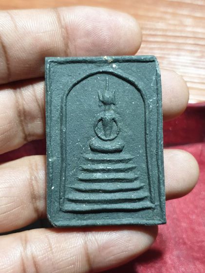 พระสมเด็จ หูบายศรี หลังรูปเหมือนหลวงพ่อชำนาญ พิมพ์จัมโบ้ เนื้อดำ ยุคต้น ให้ 3 องค์ ตำหนิอยู่ในภาพ สวยเดิม หายากแล้ว รูปที่ 10