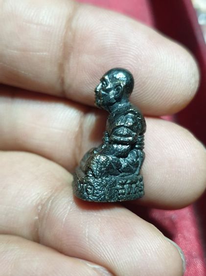 พระรูปหล่อครูบาดวงจันทร์ รุ่นแรก เนื้อสำริดรมดำ วัดศรีชุม อ.ป่าซาง จ.ลำพูน

 รูปที่ 5