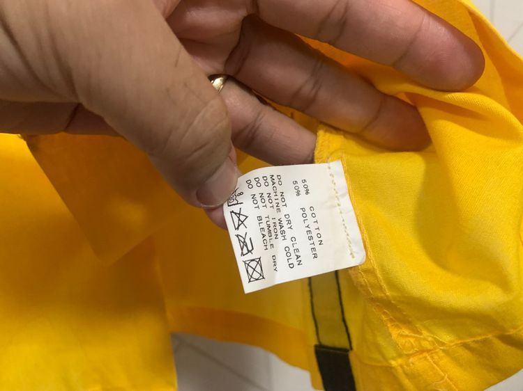 เสื้อ Bowling HILTON แท้ 💯 size M ขนาด อก 22 ยาว 27 นิ้ว สภาพใหม่มาก ดีเทลสวย สกีนกำมะหยี่ด้านหลัง สีเหลืองสด ผ้าบางใส่สบายครับ รูปที่ 7