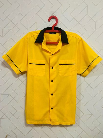 เสื้อ Bowling HILTON แท้ 💯 size M ขนาด อก 22 ยาว 27 นิ้ว สภาพใหม่มาก ดีเทลสวย สกีนกำมะหยี่ด้านหลัง สีเหลืองสด ผ้าบางใส่สบายครับ รูปที่ 3